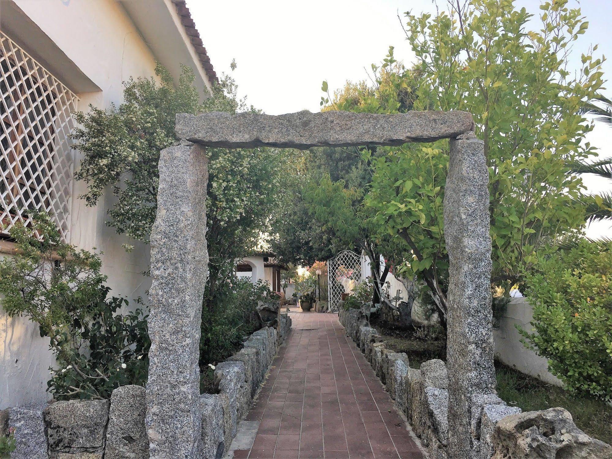 Hotel Ristorante S'Astore Benetutti Bagian luar foto