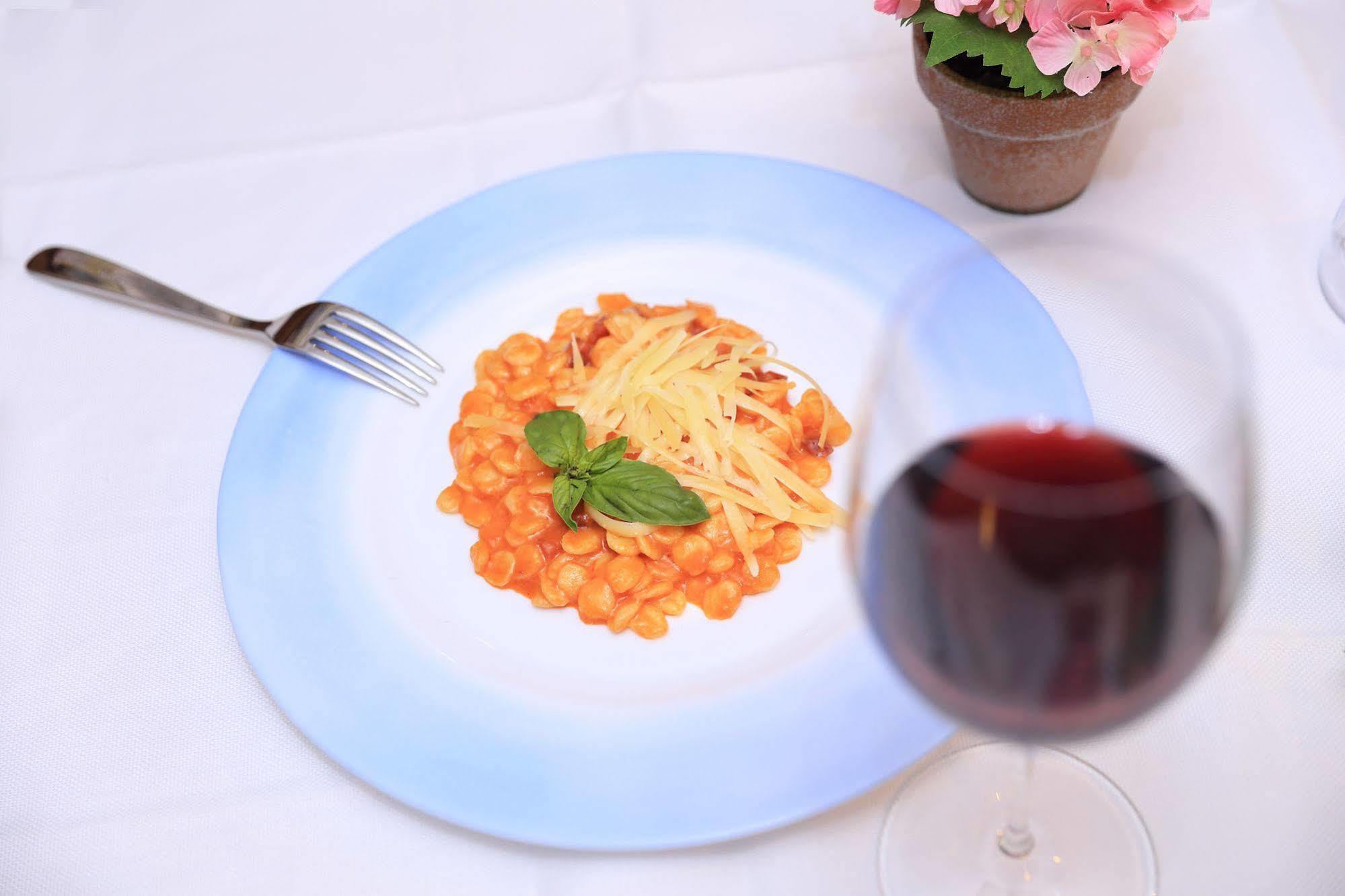 Hotel Ristorante S'Astore Benetutti Bagian luar foto